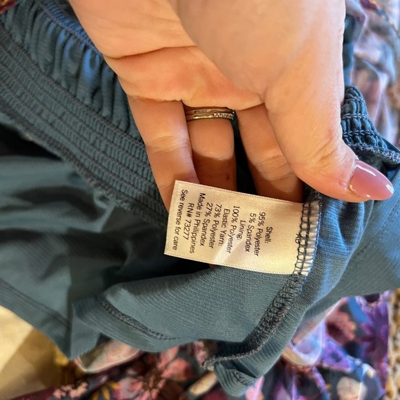 Lauren Conrad Floral Smocked Long Sleeve size 0X - Picture 6 of 6